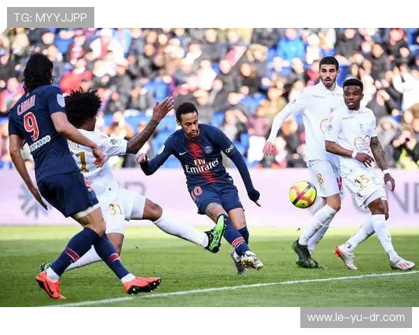 巴塞罗那足球俱乐部迎新赛季挑战,阵容调整引发关注 巴塞罗那足球俱乐部迎新赛季挑战,阵容调整引发关注