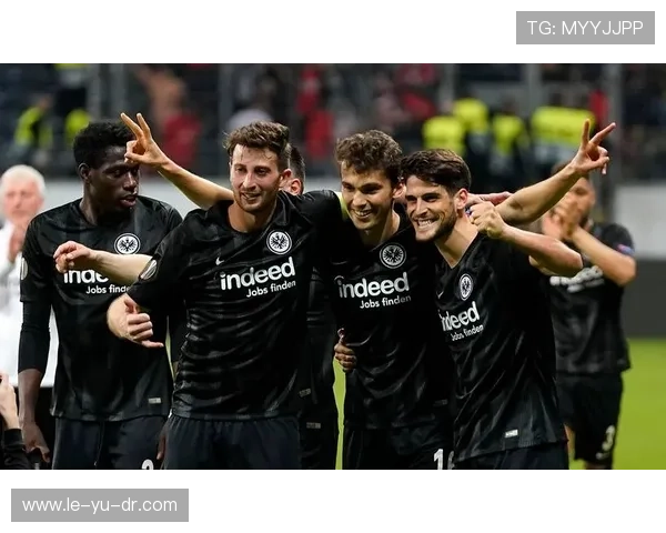 莱比锡红牛vs法兰克福前瞻：红牛攻势如潮，防守危机定胜负？